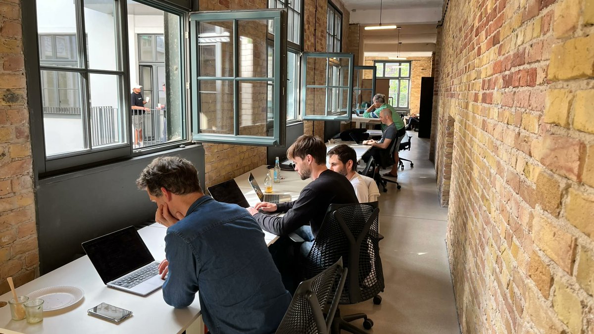 algodevs's tweet image. GM from Day 2 of the Berlin Hackathon with @AlgoFoundation & @42Blockchain_ at @w3_hub 🇩🇪
The devs are locked in, building the future of AI dApps on Algorand 🔒
