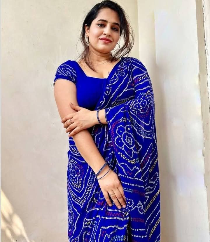UrbanKingX89's tweet photo. तेरी चाल में वो जलवा है जो महफ़िल को थमा दे,
तेरी नज़र में वो नशा है जो दिल को सज़ा दे,
तेरे हुस्न की चमक से आईना भी शरमा जाए,
तेरी अदाओं से दुनिया दीवानी हो जाए,
तू ही वो ख्वाब है जिसे देख हर कोई बहक जाए।
#BeautifulWomen #PrettyQueen #StylishLady #Dilruba https://t.co/gbGDgUKSi3
