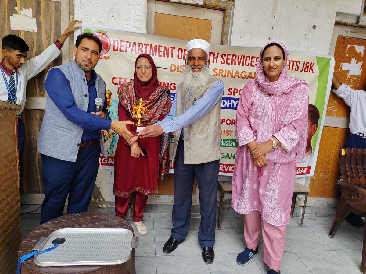 Bonvivant_00's tweet photo. 🏅 Bonvivant English High School, Nawakadal celebrated #NationalSportsDay2025 on Sept 2 with the theme “Har Gali, Har Maidan, Khele Saara Hindustan, Khele Bhi, Khile Bhi.”
#YouthServices #SportsForAll @nuzhatjehangir https://t.co/Db5fm8b6ed