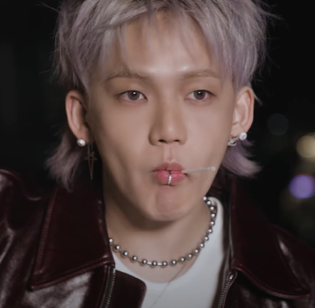 217chs's tweet photo. the combination of lollipop and piercing on his lips is crazy oh hyunsuk https://t.co/iyo1I1fRhn