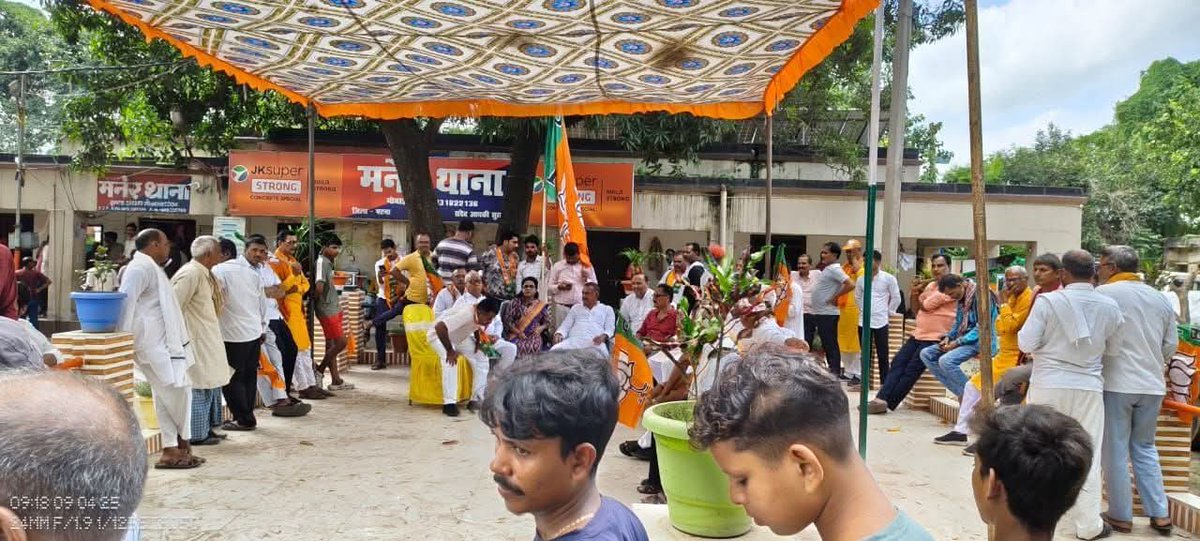Ābhīras | सामंती कबीला (@abhiratribe) on Twitter photo मनेर "अहीरलैंड" है इसीलिए डर के मारे भजपईया सब सड़क के बदले थाना के बगल में शांतिपूर्वक धरना प्रदर्शन कर रहा है, भजपईया सब जानता है "अहीर" के 'लाठी' डलाएगा कही से और निकलेगा कही से...!! मनेर "अहीरलैंड" है इसीलिए डर के मारे भजपईया सब सड़क के बदले थाना के बगल में शांतिपूर्वक धरना प्रदर्शन कर रहा है, भजपईया सब जानता है "अहीर" के 'लाठी' डलाएगा कही से और निकलेगा कही से...!!