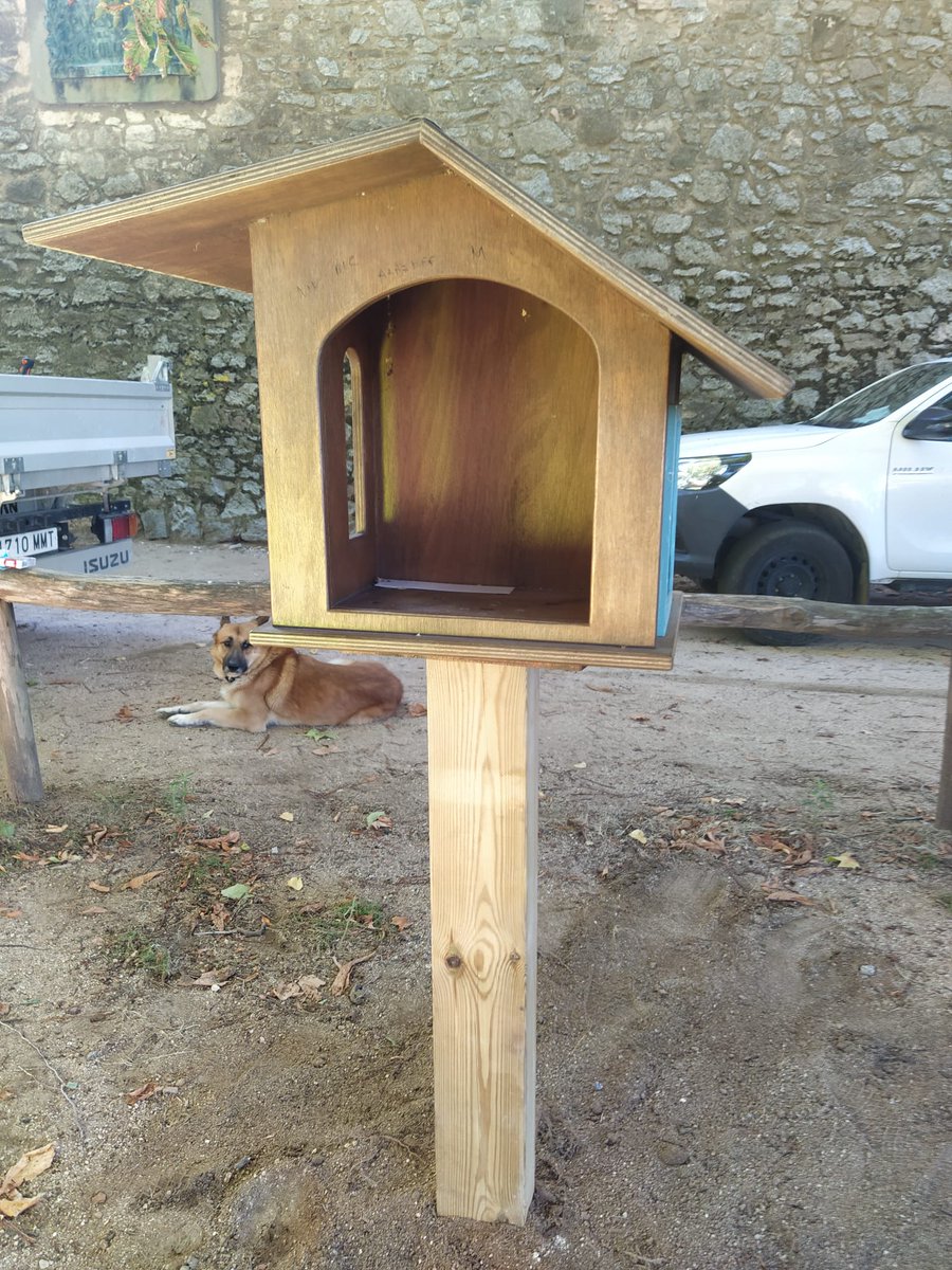 😍 Recol·locat el 📭📚 NiuBook de la plaça del Doctor Carulla que havia quedat malmès.

#Viladrau #Osona #Viladrauésmolt #Viladrauéscultura