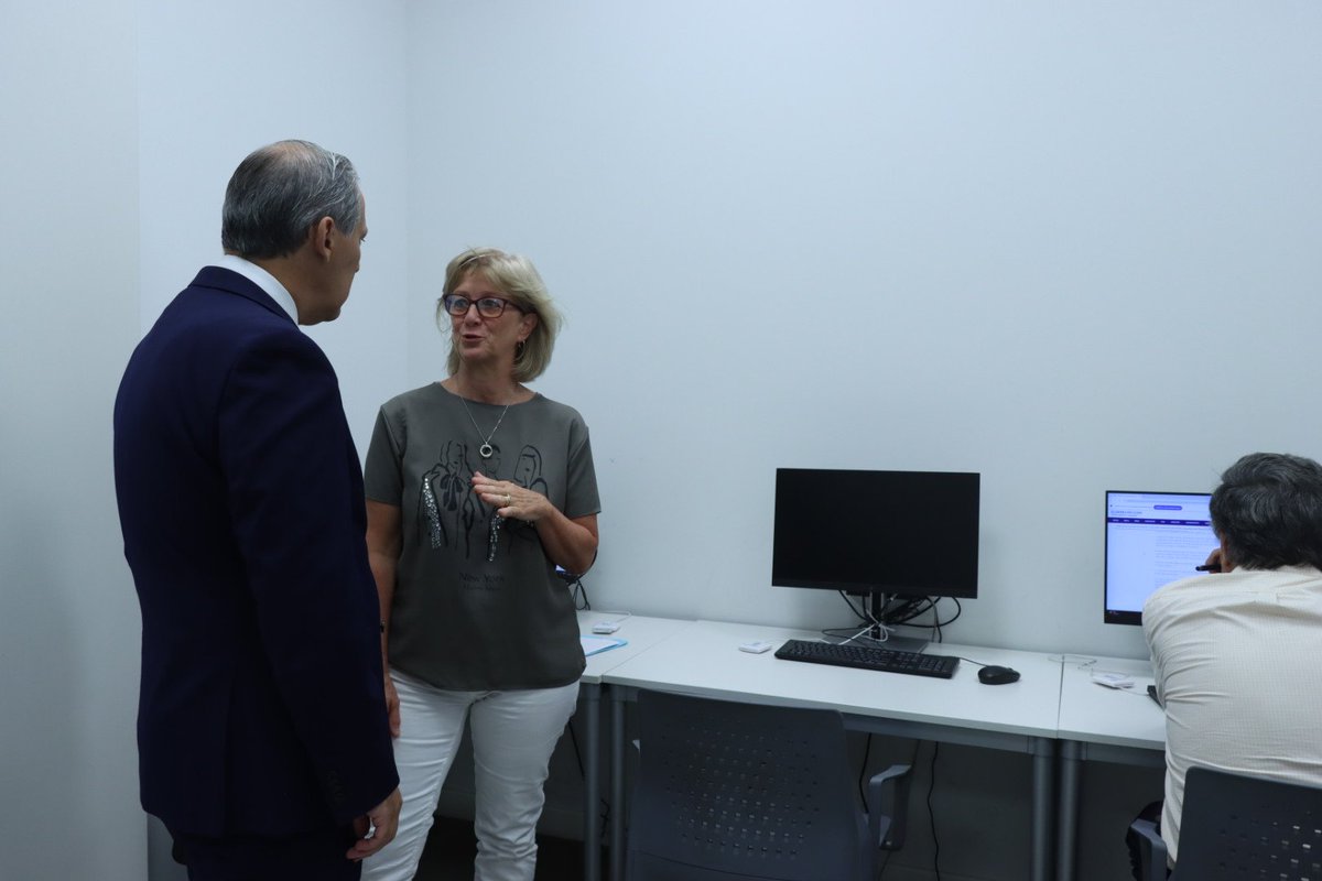 ➡️La segunda parada han sido las sedes judiciales de Plaza de Castilla, ha podido dialogar con los y las profesionales que ejercen a diario en este núcleo de gran actividad jurídica.