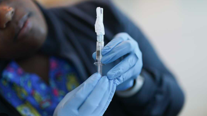 usa_informed's tweet image. The U.S. is splitting into 2 vaccine realities.
Blue states distrust the politicized #CDC.
Red states distrust the scientific establishment.
What was once national #HealthPolicy is now state-by-state ideology.
The era of public health unity is over. #VaccineDivide