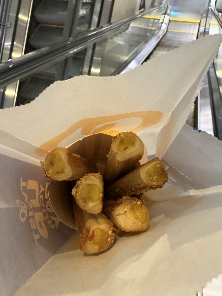 시즌한정이라길래 먹었는데
맛있네🤤피자 고구마 크러스트 추가한느낌?