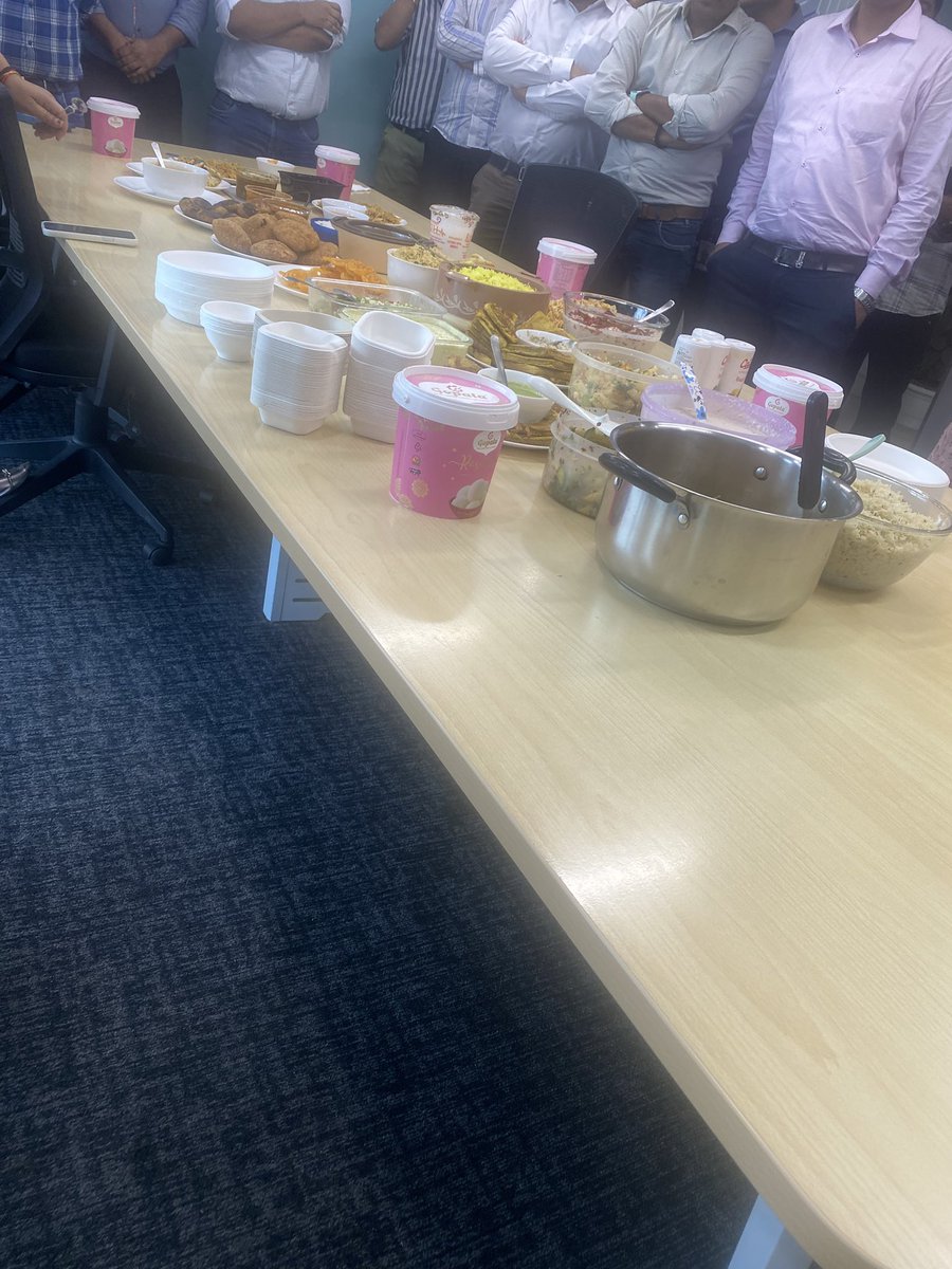 iyer_prasanna's tweet image. Dishes spread 😀 #teamsoru #potluck at office