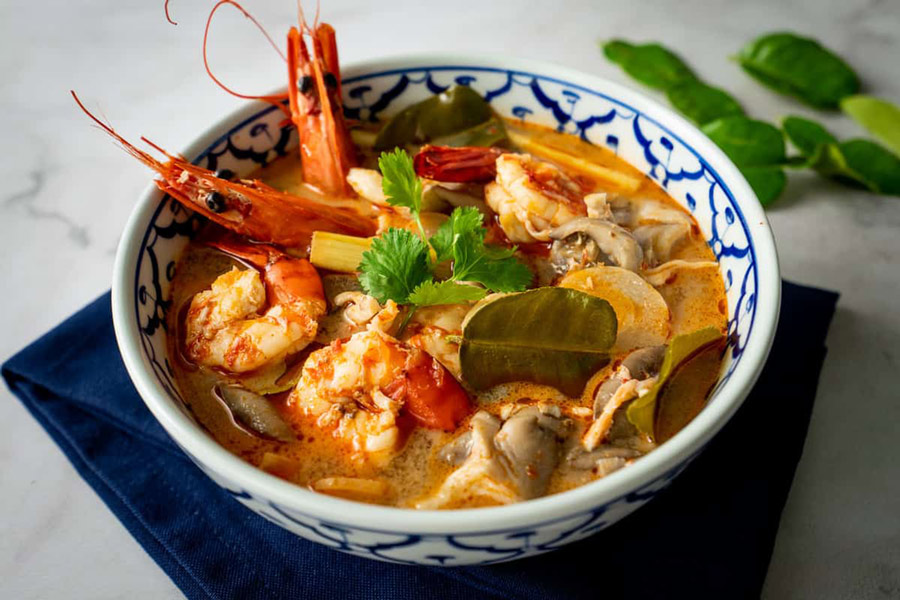AsiaKingTravel's tweet photo. Cuisine de rue #Thaïlande avec ses marchés animés et #plats savoureux à petit prix, une expérience authentique pour voyageurs #gourmands et curieux 
#voyage #cuisine 
---------------------------
👉https://t.co/7wP4FkQ5A5 https://t.co/2bs1EYVpr5