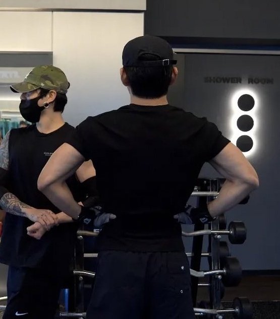 waist so tiny for what? for other men to hold ?