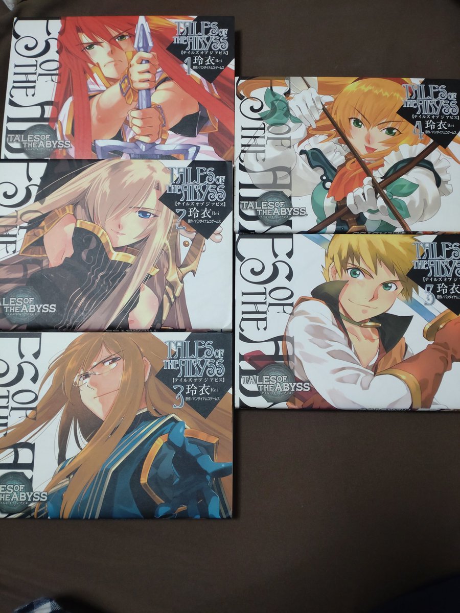 実家で懐かしいものを見つけて読み耽る……だがどうして、中途半端な巻数。
大学時代にブックオフを彷徨って、こつこつひっそり貯めて買った、なけなしのコミックやねん