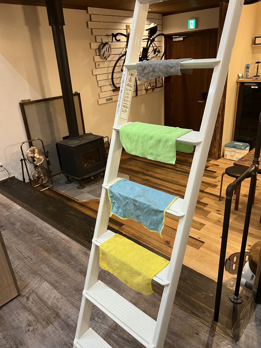 写真撮ろうと思うと日が暮れてる😅

今からオフィスで会議やのに誰やっ‼️
マジでやめてほしい😂
ハシゴの使い方間違えてます🥲