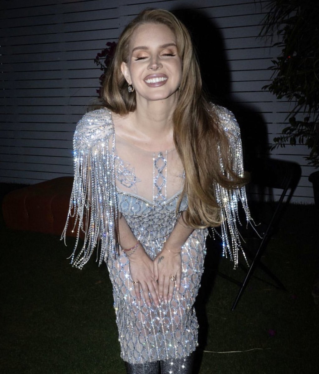 Lana Del Rey most streamed songs on Spotify on 9/2

#1. Cinnamon Girl — 1,260,593
#2. Young and Beautiful — 1,226,449
#3. Summertime Sadness — 1,098,659
#4. Say Yes To Heaven — 782,020
#5. Video Games — 753,823
#6. Brooklyn Baby — 720,320
#7. West Coast — 718,227