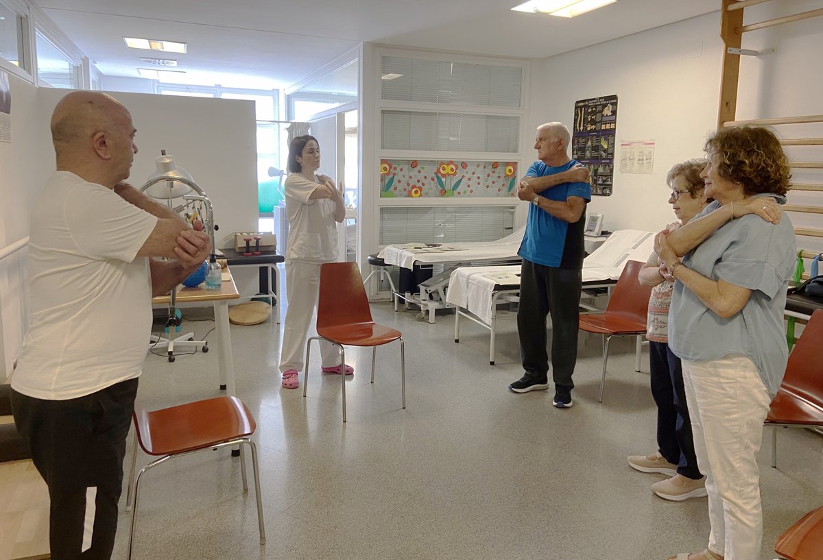 🏥Un estudi de l'Hospital Doctor Peset demostra els múltiples beneficis de l'activitat física en persones majors amb dolor crònic.

🤸‍♂️El Servei de Medicina Física i Rehabilitació posa en marxa escoles d'envelliment saludable en Russafa i Sant Marcel·lí.

🔗doctorpeset.san.gva.es/ca/-/un-estudi…