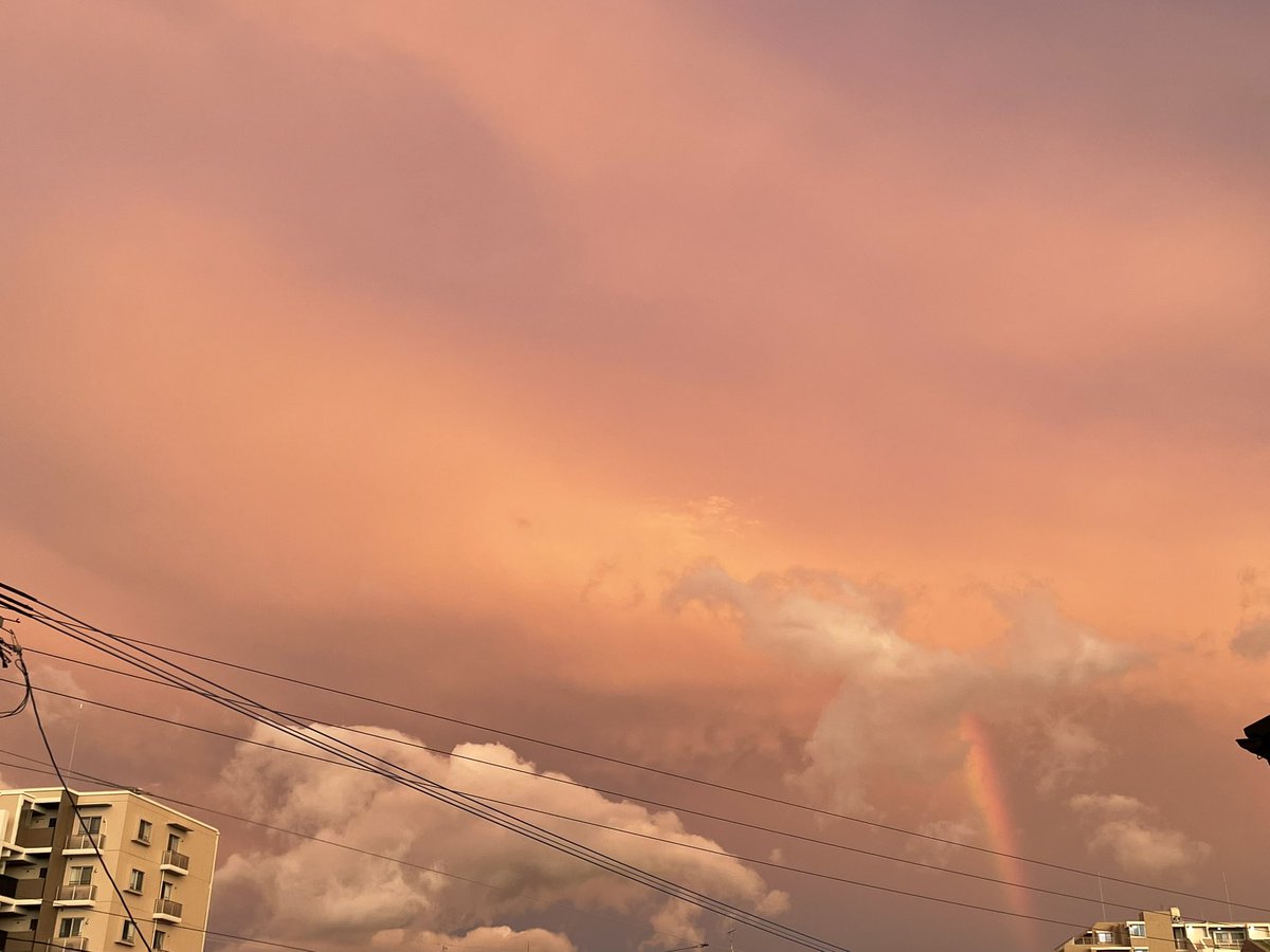 こちらもすごく綺麗な夕焼け空が撮れました😍虹もかかってる🌈✨