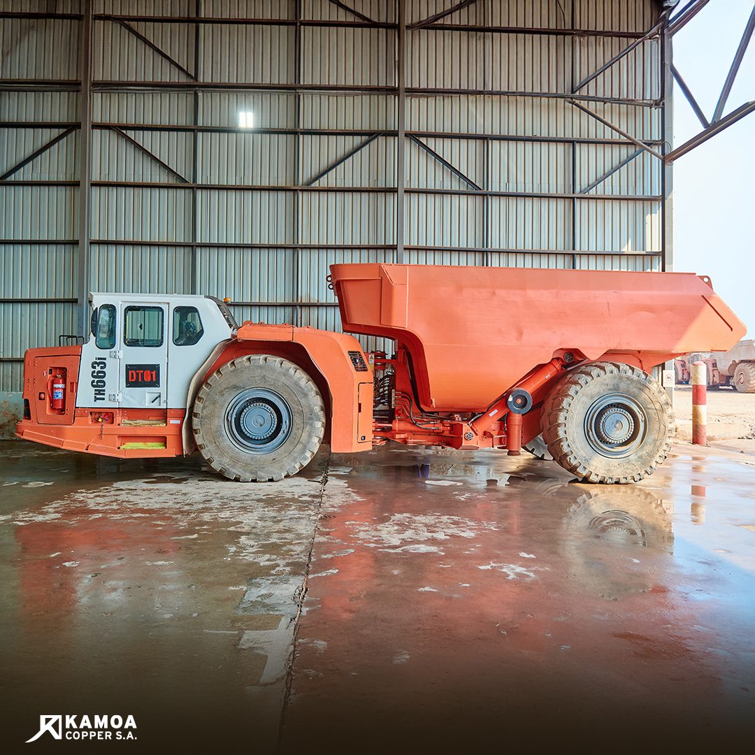 kamoa_copper_sa's tweet image. Après des dizaines de milliers d'heures de service, notre camion Sandvik TH663i (DT01) avait atteint la fin de sa vie utile. Plutôt que de l'envoyer à la casse, nos équipes ont relevé un défi audacieux : le reconstruire intégralement de A à Z, localement, sur notre site en RDC.…