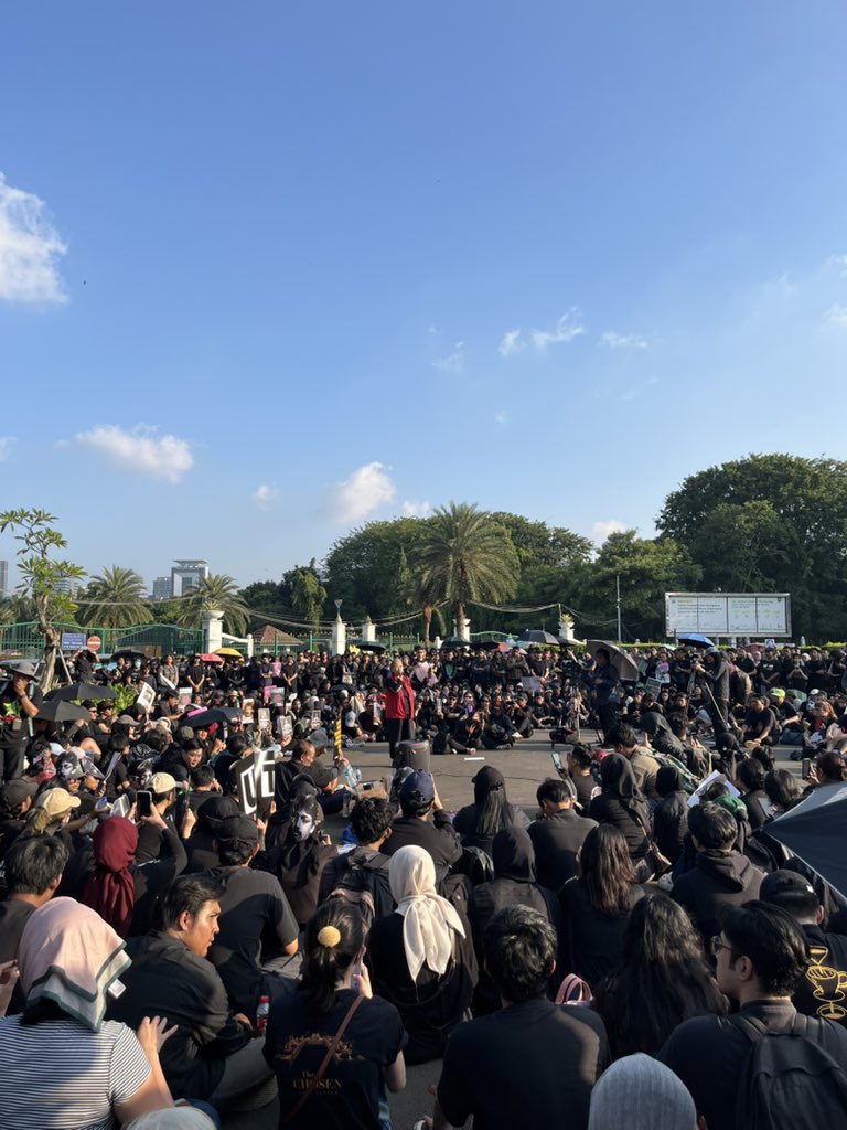 UI Bergerak #ResetIndonesia!🍉 tweet media