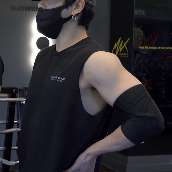 jeonIves's tweet image. yeah