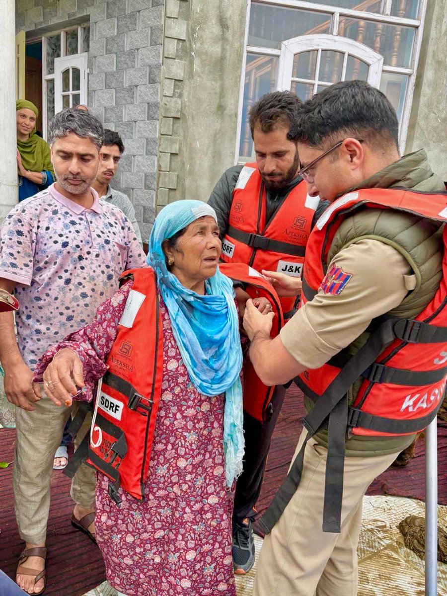 SrinagarPolice's tweet photo. Srinagar Police Leads Evacuation and Relocation Efforts Amid The Challenging Weather Conditions.

In response to the ongoing flood-like situation and heavy waterlogging in various parts of the city, Srinagar Police, in close coordination with SDRF and River Police, has activated a comprehensive evacuation and relocation plan to safeguard the lives and well-being of affected citizens.

Police teams from concerned Police Stations, along with River Police and SDRF units, have been deployed under the supervision of territorial officers across multiple vulnerable locations in the District. 
These teams have successfully evacuated and relocated nearly 200 families and individuals from the most severely impacted areas.

Pertinently, 24 families and houseboat dwellers have been rescued and relocated from Peerzo Island and Basantbagh ; 

39 families evacuated and relocated from vulnerable areas including Bonyarbal, S.R. Gunj, Malik Sahib, Safakdal, Pamposh Colony, Noorbagh, Guzarbal, and Madanyar Fateh Kadal; 

20 families and individuals evacuated and relocated from Dedi Kadal, Habba Kadal, Zaindar Mohalla, Tankipora, Karan Nagar, Kursoo, Iqbal Colony, and Aramwari;

20 families rescued and relocated from Tailbal and vulnerable areas of Hazratbal;

63 individuals rescued and relocated  from Panzinara-Mujgund, Bund Side, Maloora Bund, Khawajabagh Bund, Parimpora Bund, Bilal Colony Bund, Qamarwari, Rampora Chattabal Bund, Zenpora, and Tengan.

In addition to evacuation efforts, Srinagar Police has proactively identified and plugged potential breaches in embankments, preventing further escalation of the flood-like situation. 

District Police Srinagar has also formed contingency teams and QRTs across all Police establishments of the District to actively provide aid and assistance to stranded citizens, regulate traffic at congested areas and reach the doorsteps of affected vulnerable families timely for frontline rescue efforts.

Moreover, Srinagar Police has established 24×7 dedicated Helplines to assist citizens in any crises-like situation, in addition to publishing official phone numbers of all officers of the District for any and every assistance in these times. 

Srinagar Police urges citizens to avoid unnecessary travel during heavy rainfall; report incidents such as waterlogging, fallen trees, or electric hazards to the nearest Police Station or Police Control Room (PCR); cooperate with police and emergency services and adhere strictly to official advisories.

Citizens facing emergencies are encouraged to contact the dedicated helplines or CUG/official numbers of District Police Officers, which are operational round the clock and available in the public domain.

Srinagar Police remains fully committed to public safety and will continue to extend all possible assistance during these challenging times.