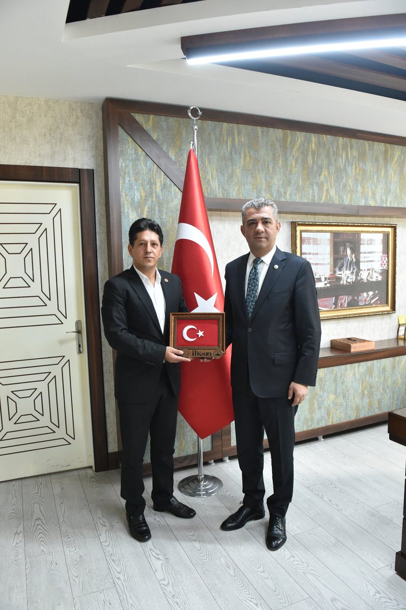 Erzurum İl Millî Eğitim Müdürlüğü (@erzurum_mem) on Twitter photo 🤝İlksan yönetim kurulu üyesi Sayın Erhan Gönül, İl Millî Eğitim Müdürümüz Sayın Süleyman Ekici’yi makamında ziyaret ederek hayırlı olsun dileklerini iletti.
Nazik ziyaretlerinden dolayı kendilerine teşekkür ederiz.
<a href="/tcmeb/">Millî Eğitim Bakanlığı</a> <a href="/Yusuf__Tekin/">Yusuf Tekin</a> <a href="/ErzurumValiligi/">T.C.Erzurum Valiliği</a> <a href="/ekicis20/">Süleyman EKİCİ</a> 🤝İlksan yönetim kurulu üyesi Sayın Erhan Gönül, İl Millî Eğitim Müdürümüz Sayın Süleyman Ekici’yi makamında ziyaret ederek hayırlı olsun dileklerini iletti.
Nazik ziyaretlerinden dolayı kendilerine teşekkür ederiz.
<a href="/tcmeb/">Millî Eğitim Bakanlığı</a> <a href="/Yusuf__Tekin/">Yusuf Tekin</a> <a href="/ErzurumValiligi/">T.C.Erzurum Valiliği</a> <a href="/ekicis20/">Süleyman EKİCİ</a>