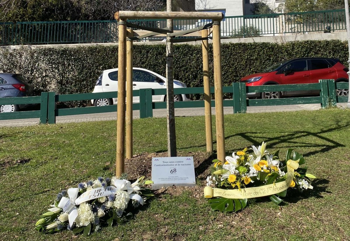 Romain Simmarano 🎗️ (@romainsimmarano) on Twitter photo Monsieur <a href="/BenoitPayan/">Benoît Payan</a>,
Etes vous d’accord avec votre maire-adjoint JP Cochet ? « Antisemitisme fictionnel ? » Pourquoi pas résiduel ?
Vous n’avez toujours pas suivi notre demande avec <a href="/JakubowiczA/">Alain Jakubowicz</a> de plantation d’un arbre en la mémoire d’Ilan Halimi.
À quoi jouez vous ? Monsieur <a href="/BenoitPayan/">Benoît Payan</a>,
Etes vous d’accord avec votre maire-adjoint JP Cochet ? « Antisemitisme fictionnel ? » Pourquoi pas résiduel ?
Vous n’avez toujours pas suivi notre demande avec <a href="/JakubowiczA/">Alain Jakubowicz</a> de plantation d’un arbre en la mémoire d’Ilan Halimi.
À quoi jouez vous ?
