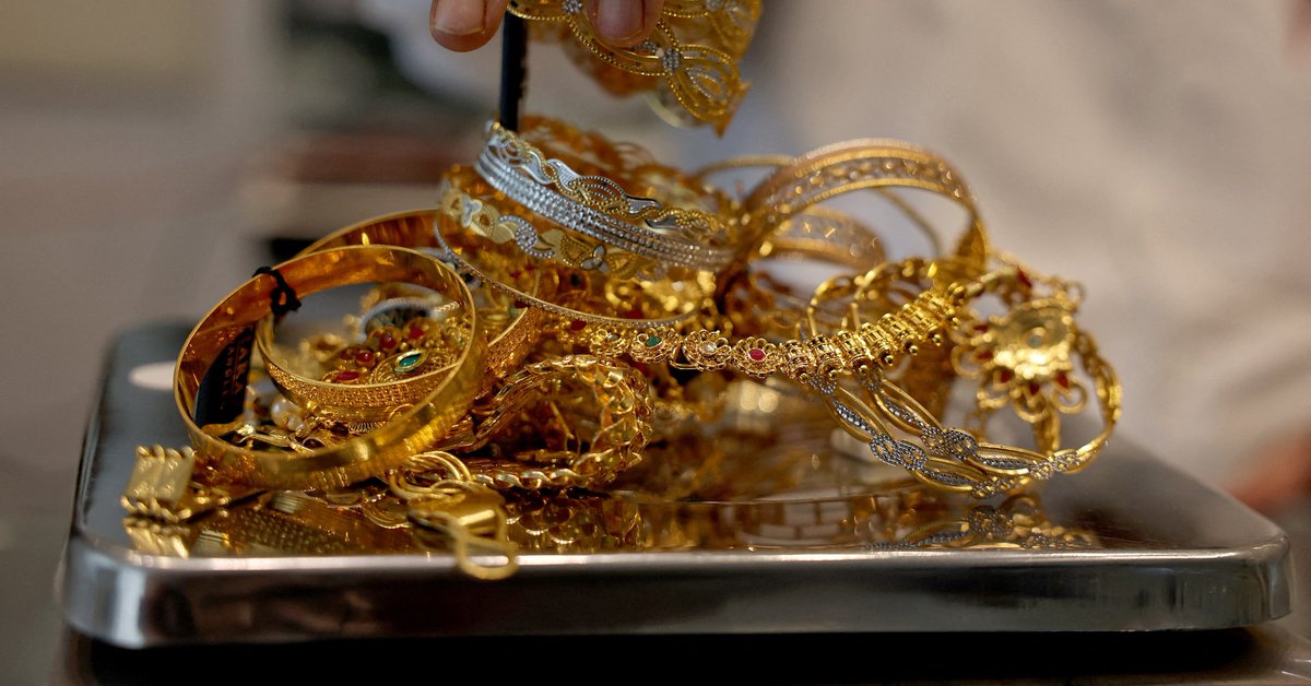 🪙 Gold eased after notching an all-time high as traders took profits and awaited U.S. jobs data. Spot prices dipped 0.3% to $3,546.73 as of 0153 GMT after Wednesday’s record $3,578.50. 

U.S. gold futures for December slipped 0.8% to $3,605.60. Non-yielding gold typically