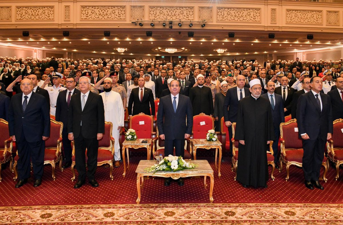 يحتفي العالم الإسلامي بالذكرى 1500 لميلاد سيد الخلق رسولنا محمد صل الله عليه وسلم.
وهي مناسبة لاستذكار سيرته العطرة واستحضار أخلاقه السمحة والنهل منها وتمثّلها لتحدث فارقا في حياتنا.
وقد شُرفت بحضور الإحتفالية التي دعانا إليها فخامة الرئيس عبدالفتاح السيسى بهذه المناسبة العظيمة.