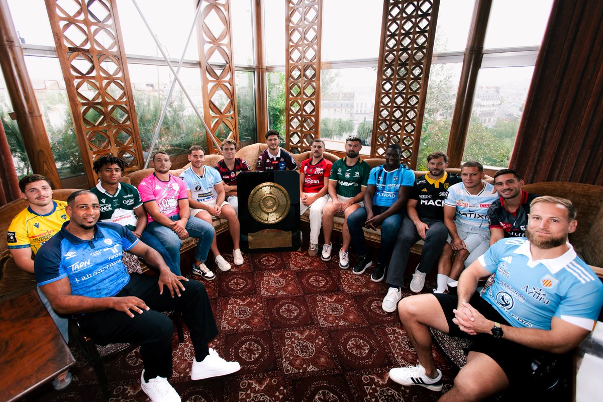 La saison 2025/2026 de #TOP14 commence ici 📖
Quelle équipe soulèvera le bouclier de Brennus à la fin de la saison au Stade de France ? 🏆

📸 Valentin Antonini