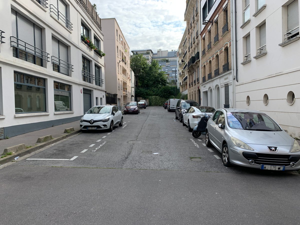 Montauban (81) : allongée sur le trottoir et en état de choc, une femme de 26 ans désigne son violeur présumé qui revient sur les lieux ; un migrant marocain en situation irrégulière interpellé
 fdesouche.com/2025/09/04/mon…