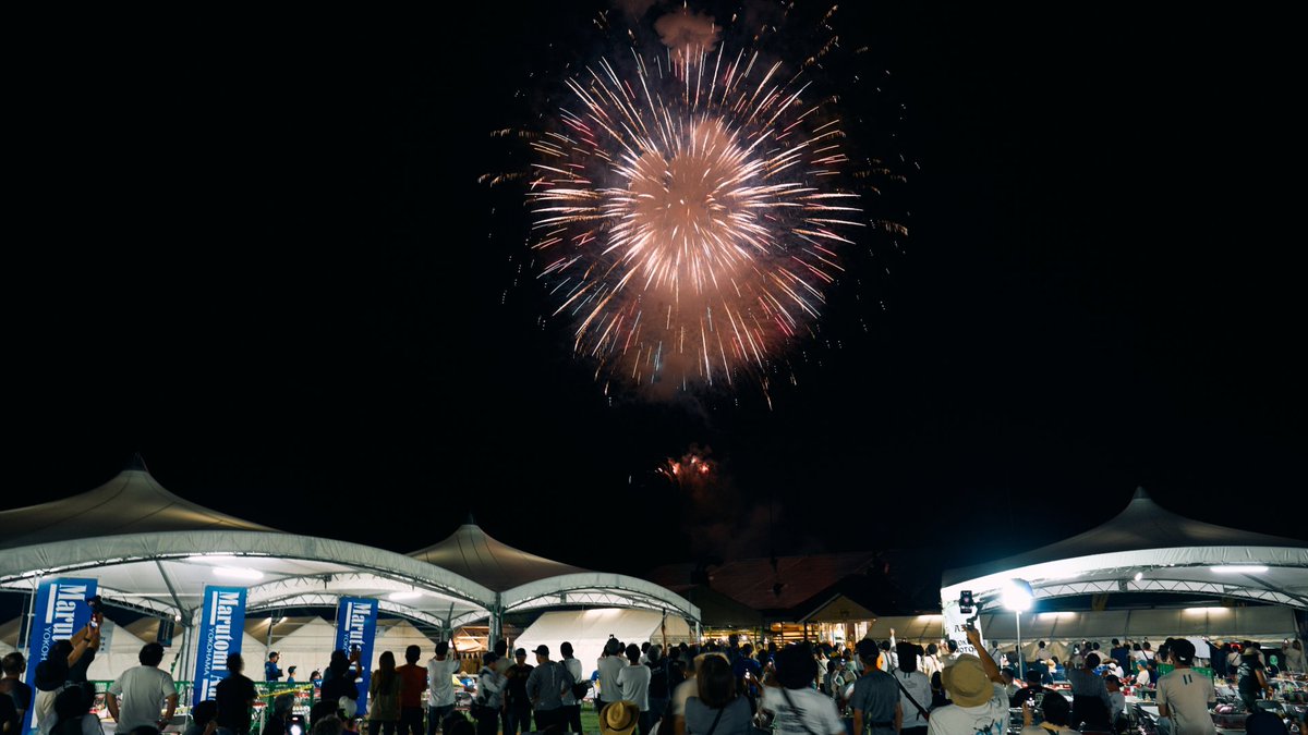 BMW MOTORRAD DAYS JAPAN 2025
Saturday Night Bikers Party

屋台村やキッチンカーが営業しているので、BBQ予約なしでも、食事を愉しみながらどなたでもご参加いただけます！

熱気あふれるライブステージや夜空を彩る打ち上げ花火など、忘れられないひとときをお楽しみください。