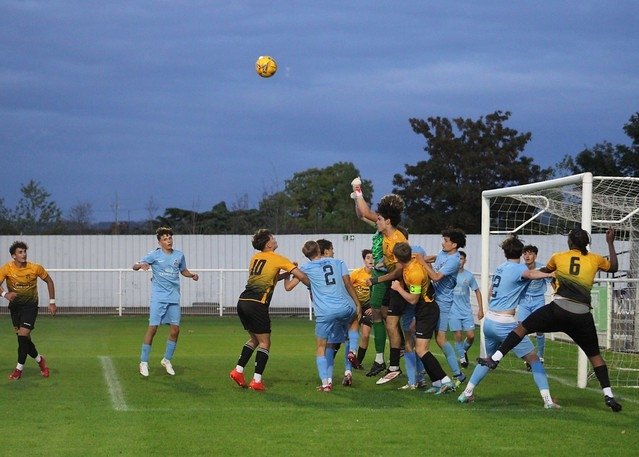 LocalBusDriver's tweet image. A close match at Theobalds Lane Stadium saw @BrentwoodTownFC U18's win 1-0 v @cheshuntfcscore U18's in the FA Youth Cup last night who face @WinFinchleyFC in the next round. A few photos 📸 now on Flickr.. flickr.com/gp/localbusdri…  @CYFC_Weathers