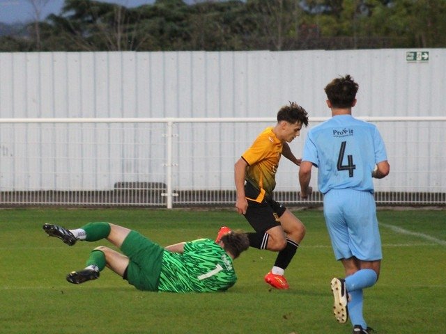 Local Bus Driver (@localbusdriver) on Twitter photo A close match at Theobalds Lane Stadium saw <a href="/BrentwoodTownFC/">Brentwood Town F.C.</a> U18's win 1-0 v <a href="/cheshuntfcscore/">Cheshunt FC</a> U18's in the FA Youth Cup last night who face <a href="/WinFinchleyFC/">Wingate & Finchley FC</a> in the next round. A few photos 📸 now on Flickr.. flickr.com/gp/localbusdri… <a href="/CYFC_Weathers/">Cheshunt FC U18s EJA</a> A close match at Theobalds Lane Stadium saw <a href="/BrentwoodTownFC/">Brentwood Town F.C.</a> U18's win 1-0 v <a href="/cheshuntfcscore/">Cheshunt FC</a> U18's in the FA Youth Cup last night who face <a href="/WinFinchleyFC/">Wingate & Finchley FC</a> in the next round. A few photos 📸 now on Flickr.. flickr.com/gp/localbusdri… <a href="/CYFC_Weathers/">Cheshunt FC U18s EJA</a>