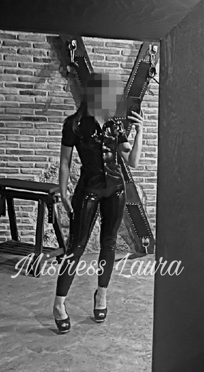 Ya sabes que hacer 🐶, escríbeme en DM ahora que ya te toca estar a mis pies 👠😉