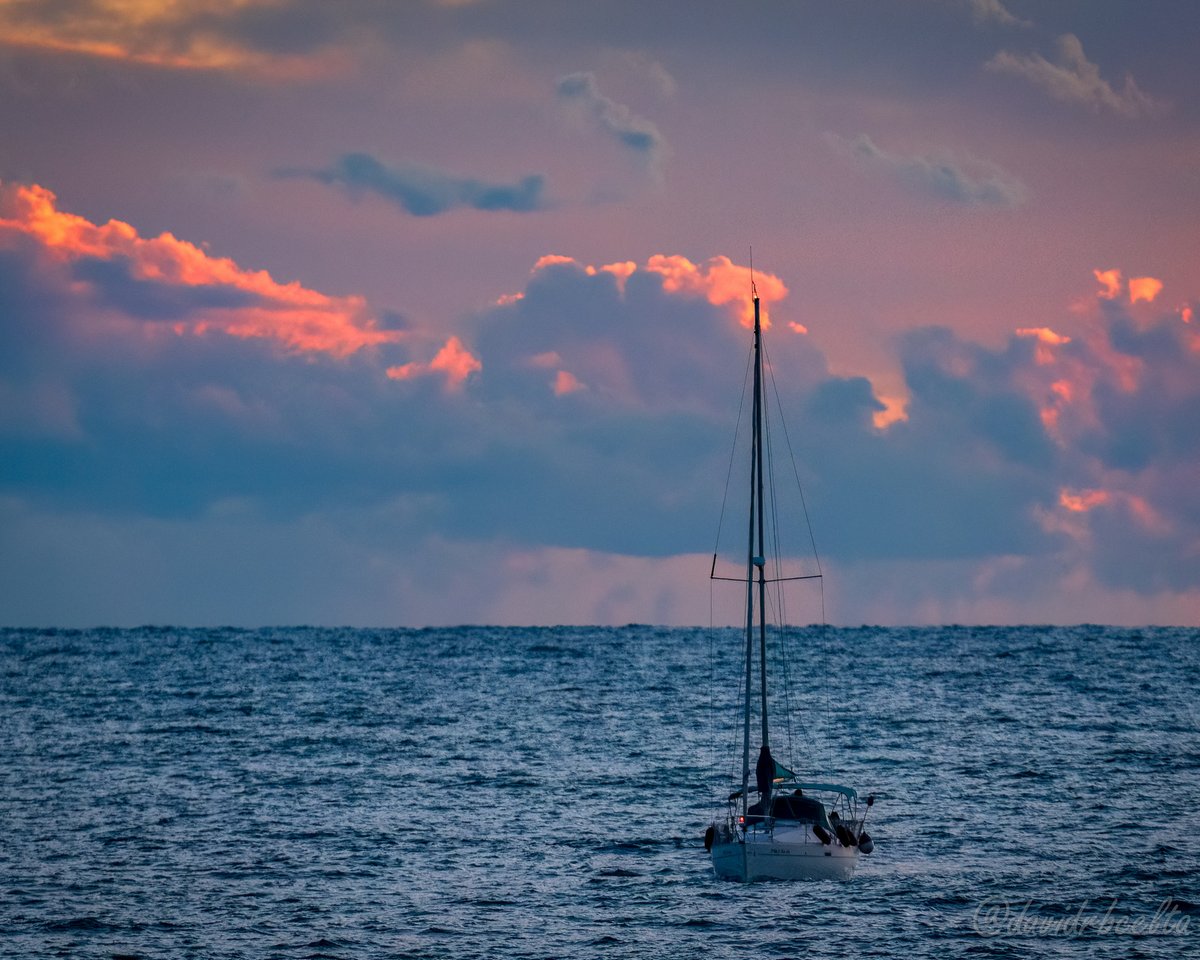 davidrbcelta's tweet image. Llibertat al mar ⛵
#davidrbcelta #sunset #VilanovailaGeltrú