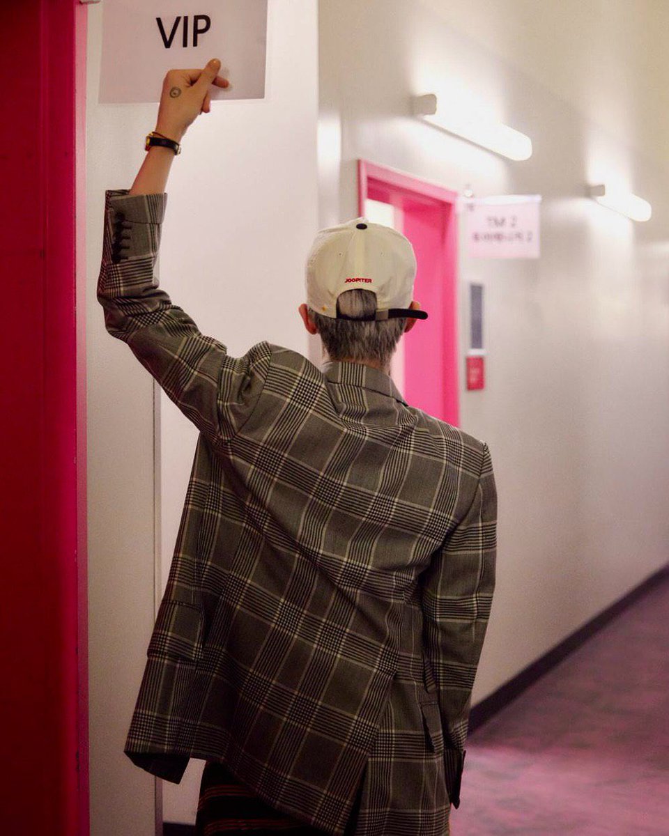 gdpdates's tweet photo. VIP ❤️

#GDRAGON #GD #지드래곤 #지디 https://t.co/kmKtrrv29b