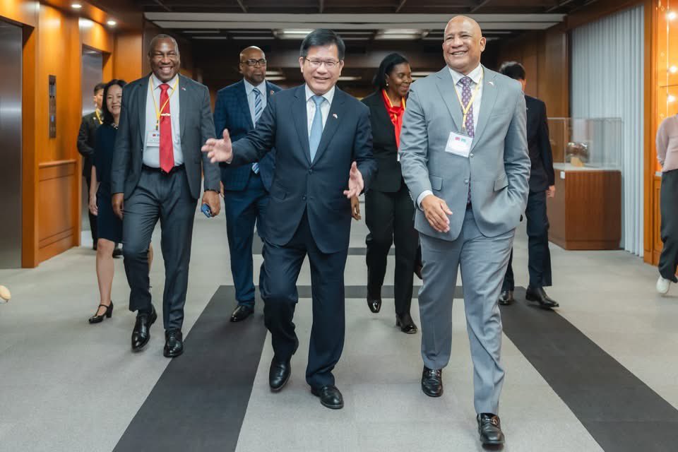 chia_lung's tweet image. Honored to host St. Lucia DPM @ErnestHilaire &amp;amp; his delegation in Taiwan. From tourism, education, ICT, healthcare, security to youth empowerment, #Taiwan–#SaintLucia ties are growing stronger, paving the way for a brighter future.