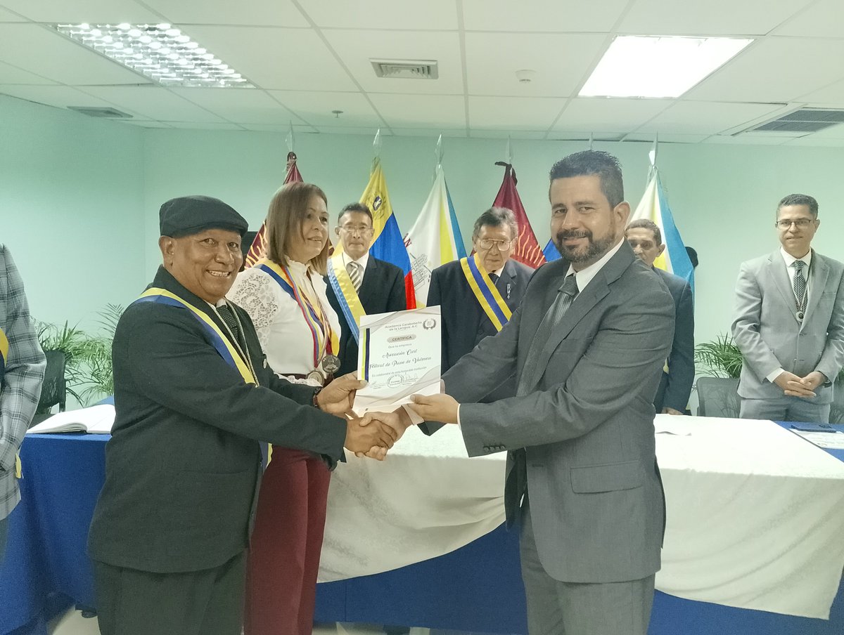 Recibimos de parte de la Academia de la Lengua Carabobo este reconocimiento por nuestra colaboración en los trabajos culturales dentro de Valencia, reconocimiento que nos invita y motiva a seguir aportando un granito de arena en el desempeño pianístico musical para la ciudad.