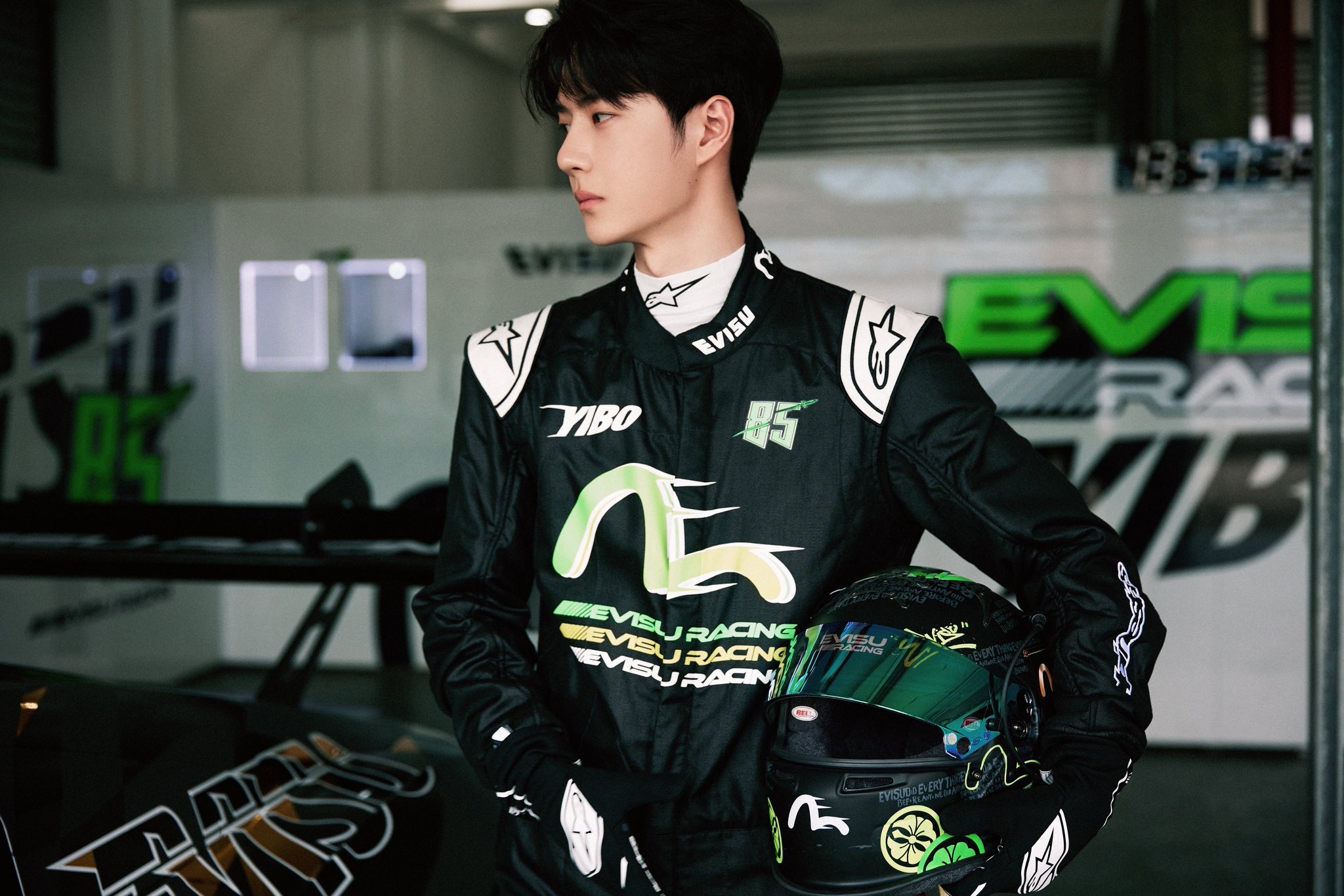 EViSUイーボコラボ限定グッズ、王一博モデル！3.0-4.0 EVISU正式宣布