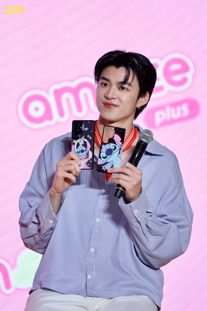 STARSOCIETY_TH's tweet photo. ความน่ารักกินกันไม่ลง “มีน นิชคุณ” ในงาน ‘Disney Toy Expo Thailand 2025’ ร่วมเปิดตัว งาน collab Stitch สุดปัง อวดโฉม Stitch ดอกไม้แบรนค์ Bestine และเคส Stitch Casebang 

#Meennicha8 #มีนนิชคุณ
#AmazeplusxMeen
#AmazePlus 
#BeyondThePOPvibes
#DTX2025 
#centralwOrld https://t.co/9jWeESdL9T