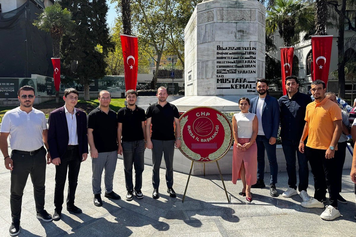 Cumhuriyet Halk Partimizin 102. kuruluş yılı haftası kapsamında örgütümüzle birlikte Ulu Önderimiz Gazi Mustafa Kemal Atatürk’ün manevi huzuruna çıkarak çelenk sunma törenimizi gerçekleştirdik.

Bizler, Cumhuriyet Halk Partisi gençliği olarak; baskılara, kumpaslara, kayyımlara
