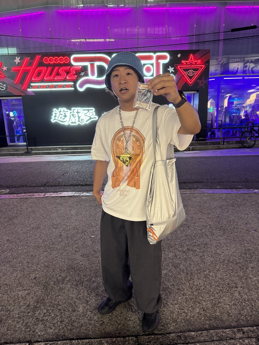 熱量でレセプション入れないか勝負中。真紅眼の黒竜は自前です。中入ったらもらえます。明日からはわからんけど。
#NIKE
#遊戯王
#houseofduel