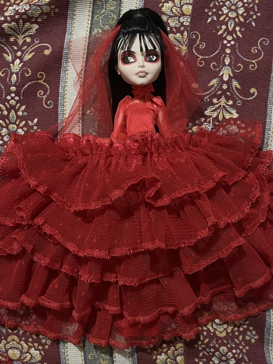 Vampireg0th4's tweet image. o processo do vestido que minha mãe fez pra minha Lydia, ela costurou tudo a mão e ficou tão pitiquinho!🫶💕
vou postar isso em tudo em qualquer canto pra mostrar o trabalho incrível da minha mãe e enaltecer o talento dela