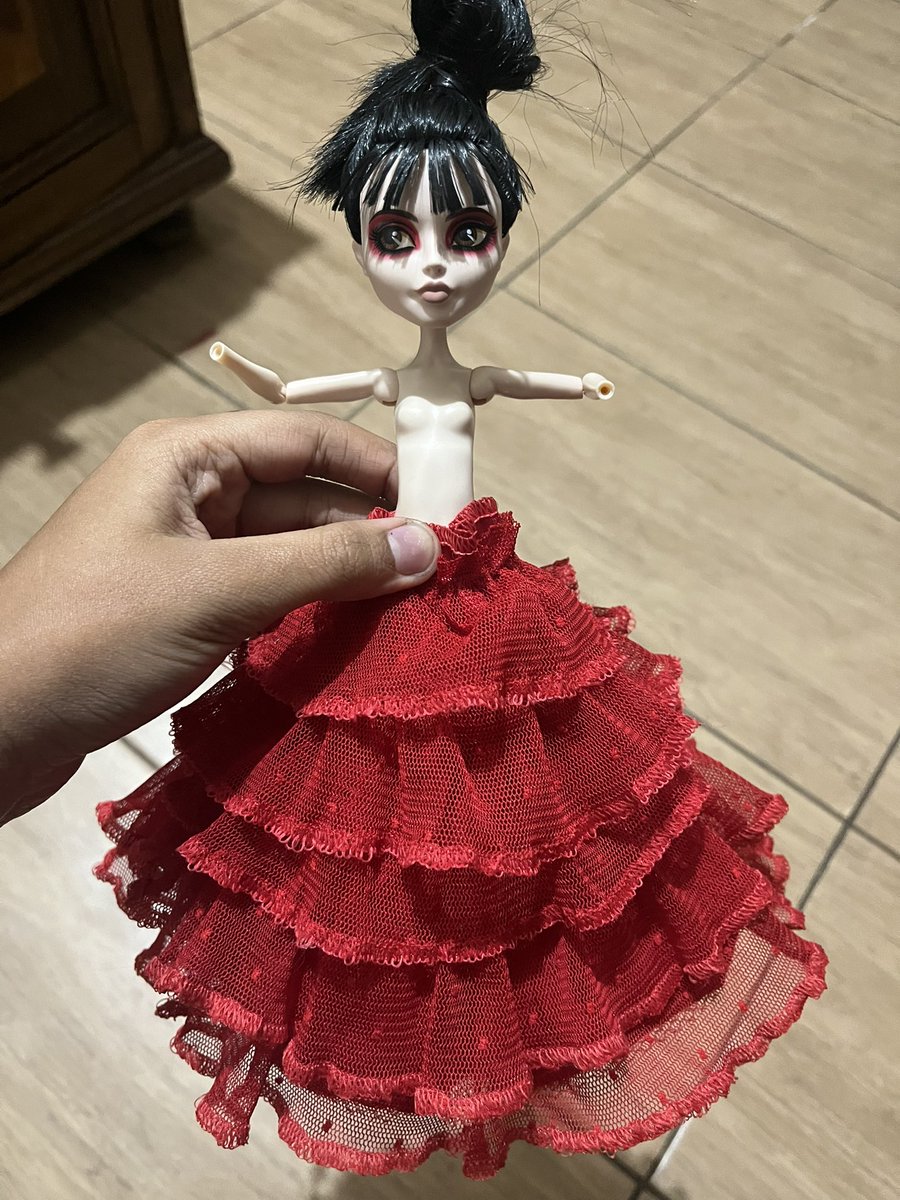 Vampireg0th4's tweet image. o processo do vestido que minha mãe fez pra minha Lydia, ela costurou tudo a mão e ficou tão pitiquinho!🫶💕
vou postar isso em tudo em qualquer canto pra mostrar o trabalho incrível da minha mãe e enaltecer o talento dela