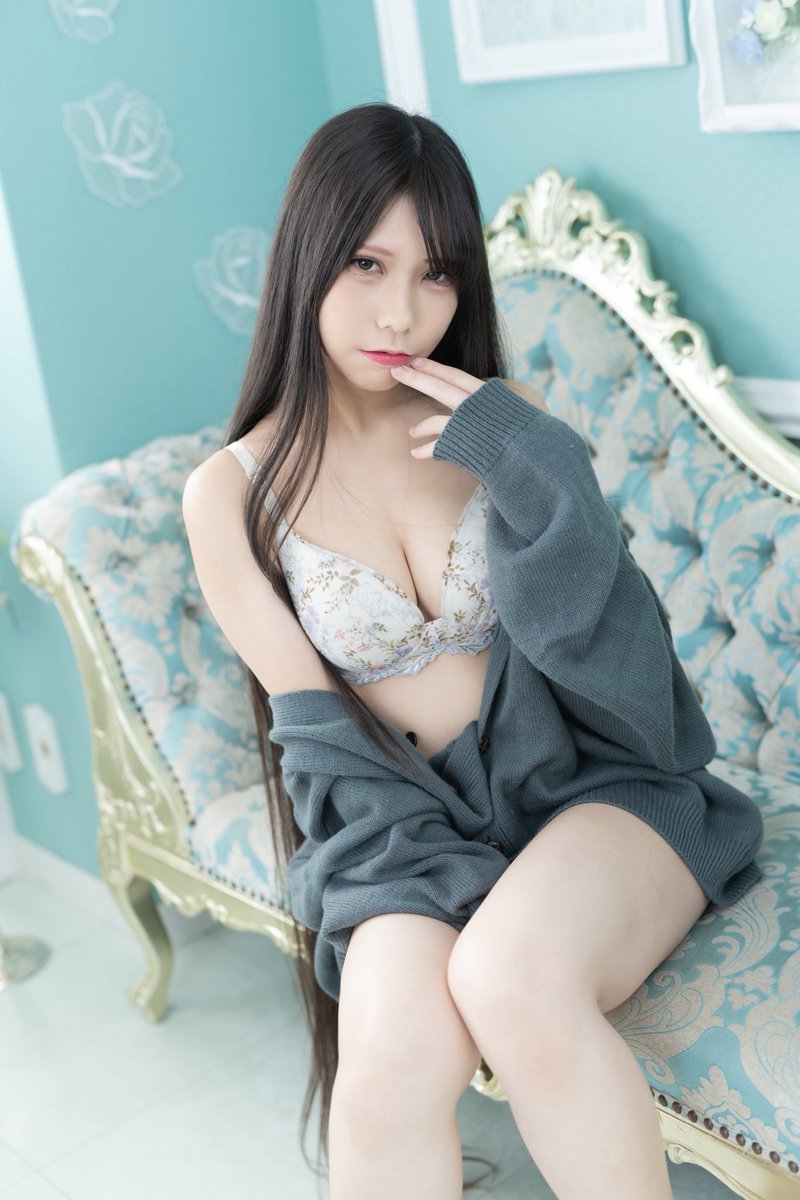 ⋆͛📢⋆おしらせ⋆͛📢⋆

明日9/8(金)20:00～

こちらのYoutubeチャンネルに
生出演させていただきます！📺
x.gd/mVOC2

なんと水着っ……？！👙
またまた緊張ですが、がんばります！

オンラインチェキや30秒動画もありゅ！✨
x.gd/x5Zod
⬆️明日の20:30迄

みにきてねっ！