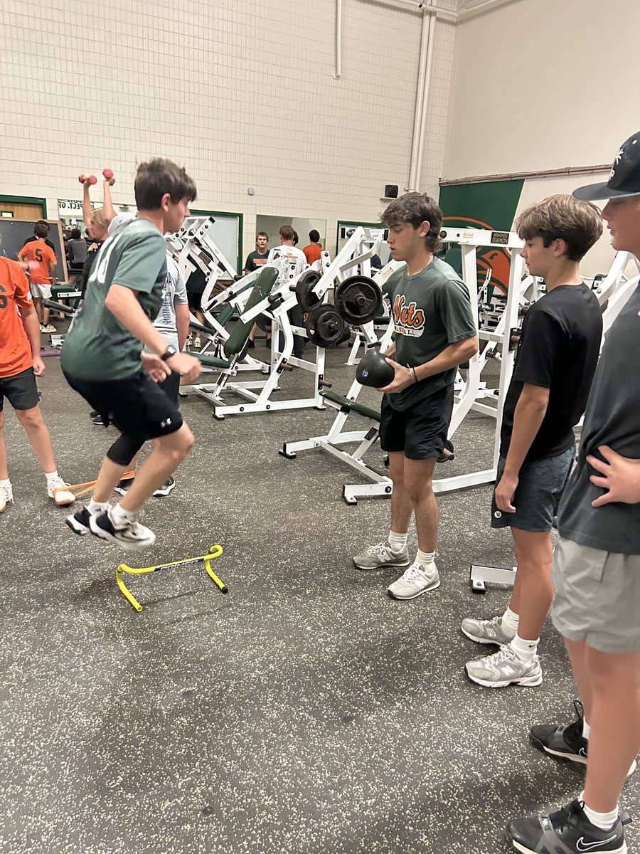 WarhawksBB's tweet photo. 6:00AM lifts with the boys.
#Warhawks https://t.co/Mg0Jk1DiMs