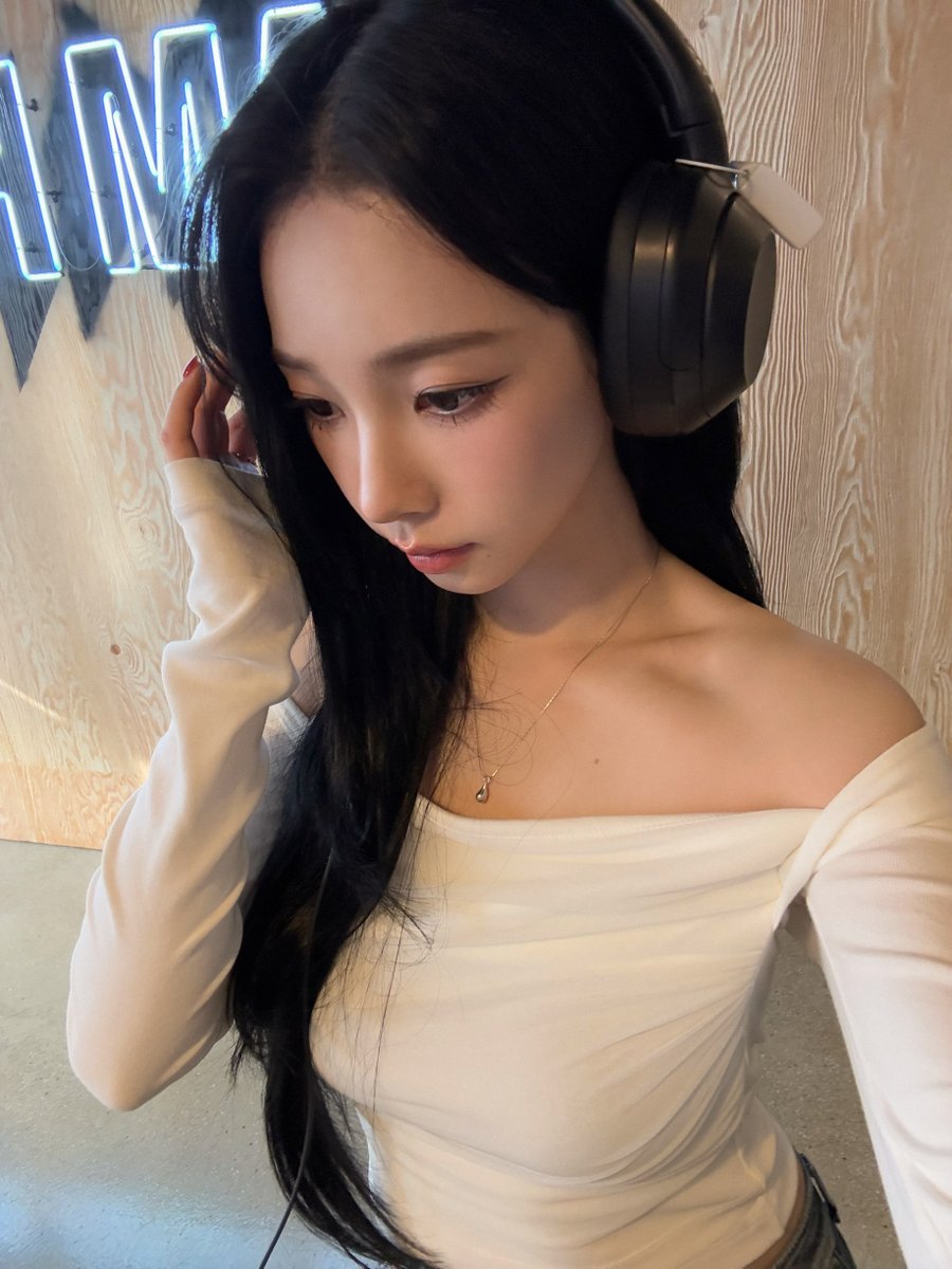 aespa_official's tweet photo. no music no life

#aespa #æspa #에스파
#KARINA #카리나
#RichMan #aespaRichMan
#aespaWEEK https://t.co/wgLyQs3F0E