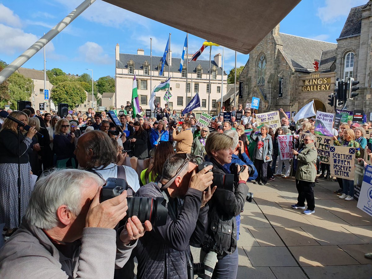 Scot_Feminists's tweet photo. #WomenWontWait has kicked off outside of Holyrood. The crowd is demanding @scotgov complies with UK legislation. https://t.co/5J3QB8leH0