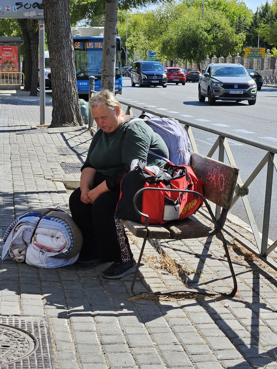 No hay que leer los titulares o estar en el frente de batalla para sentir de primera mano el horror de la guerra de Putin contra el pueblo ucraniano. A veces basta con encontrarse en la calle con una mujer mayor huyendo de los rusos. Ella lo ha perdido todo, todo, hasta la razón.