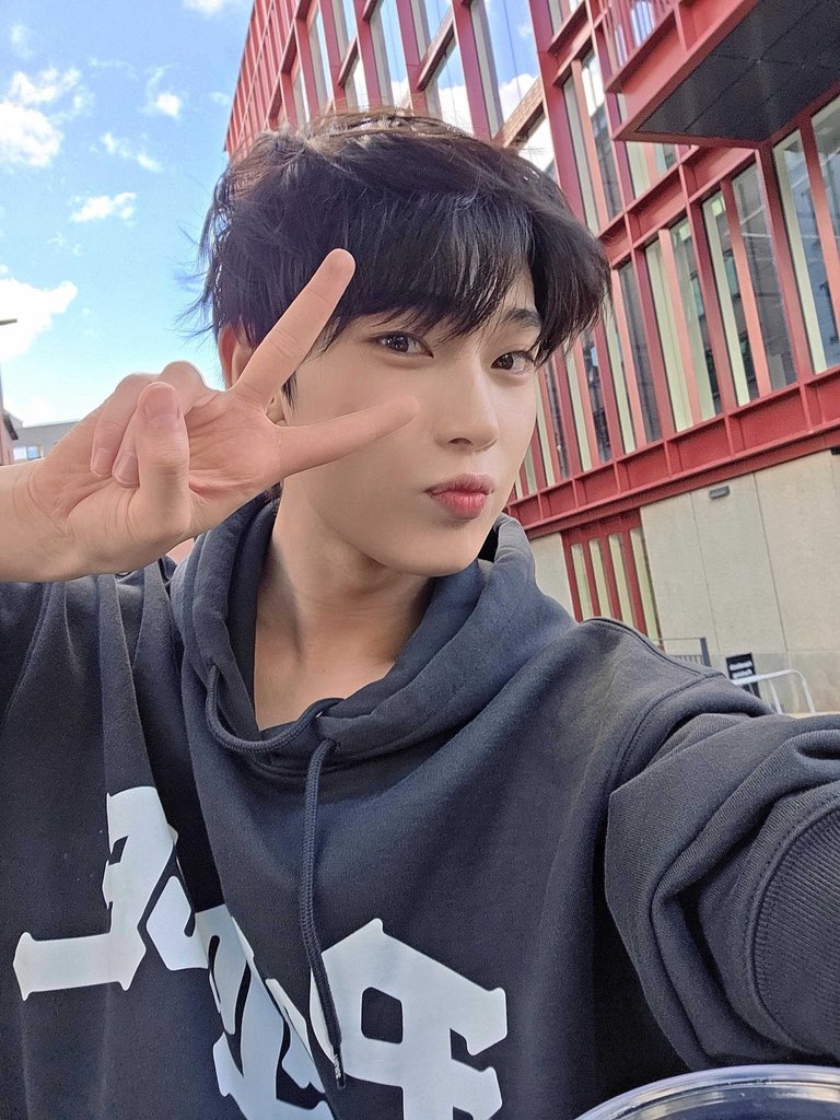 enhypenweverse's tweet image. [ #선우’s Post ] 250904

#SUNOO: Ddeon-selca

@ENHYPEN_members @ENHYPEN #ENHYPEN #엔하이픈