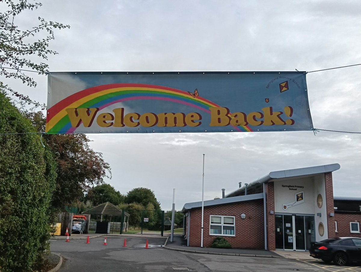 SpringfieldPri1's tweet image. We were so excited to see everyone back at school today and are really looking forward to another great school year! ☺️ #firstdayofschool
