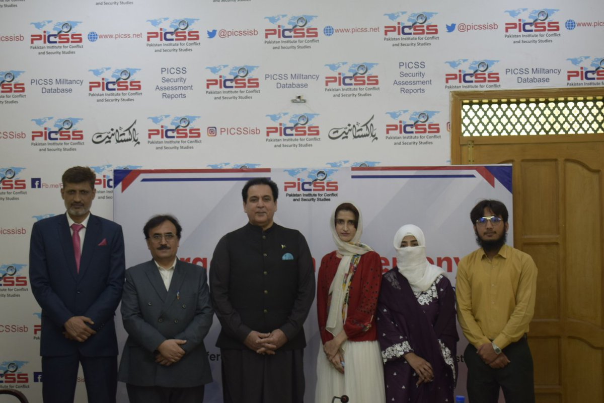 PICSSIsb's tweet image. PICSS held its Internship Graduation Ceremony on Aug 29, 2025. Certificates were awarded by Mr. Raja Amir Iqbal, former President RCCI. A proud moment for our interns! #PICSS #InternshipGraduation