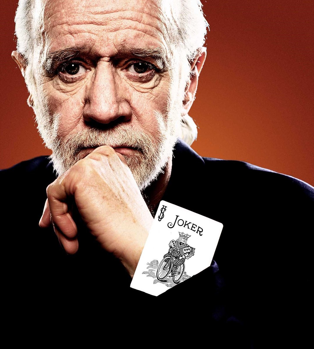 WorldWAdab's tweet image. لا تُعلّم أطفالك القراءة فحسب، بل علّمهم أن يتساءلوا عمّا يقرؤون، علّمهم أن يُعملوا عقولهم، أن يُثيروا الأسئلة، أن يُشكّكوا في كلّ شيء.
فليست قيمة التعليم في تكديس المعارف، بل في تهذيب العقل وتدريبه على التفكير ."

- جورج كارلين